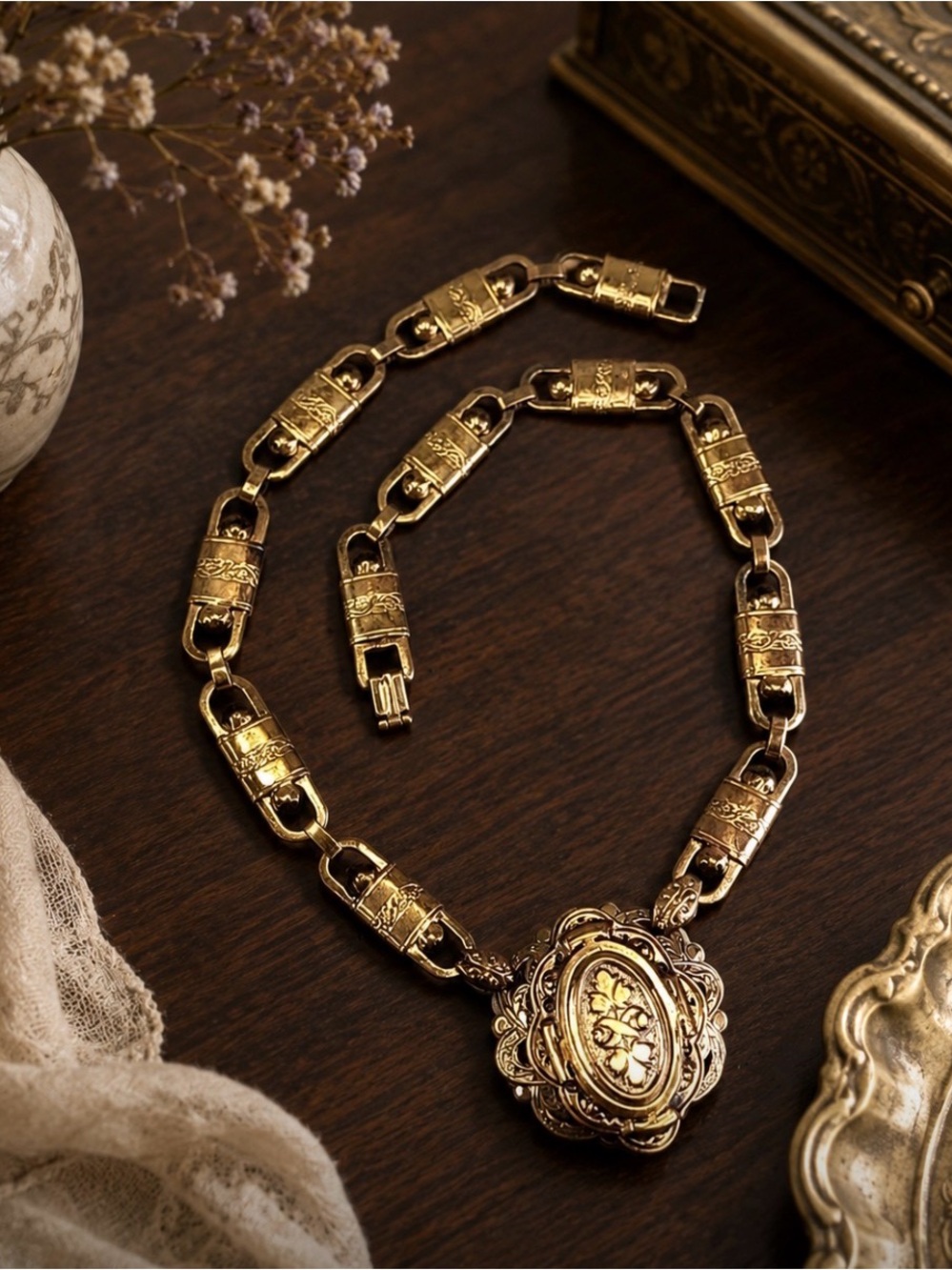 KRAMER OF NY 1940s Vintage Victorian-Revival Venitian Book Chain Necklace